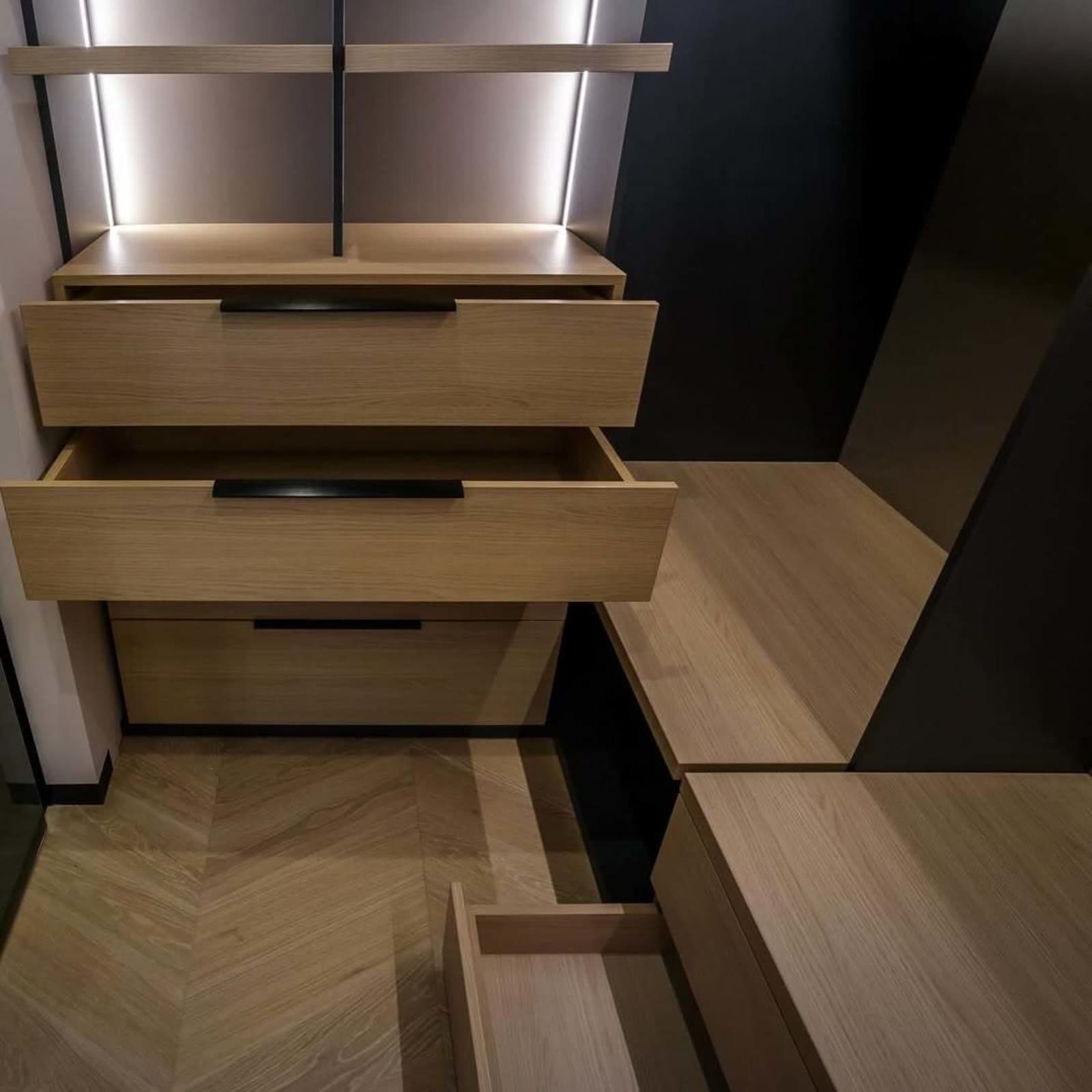 Гардеробная в минимализме с акцентами черного — фото 5